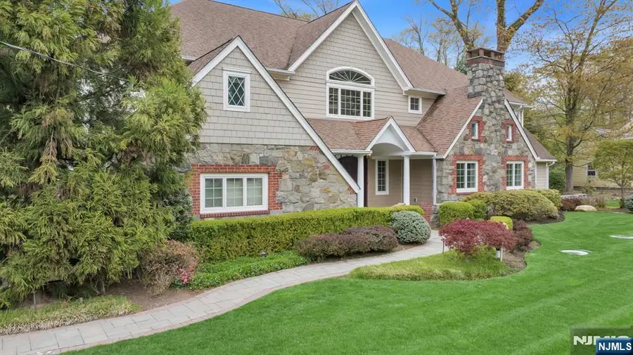 381 Pinewood Drive, Wyckoff, NJ 07481 - #3