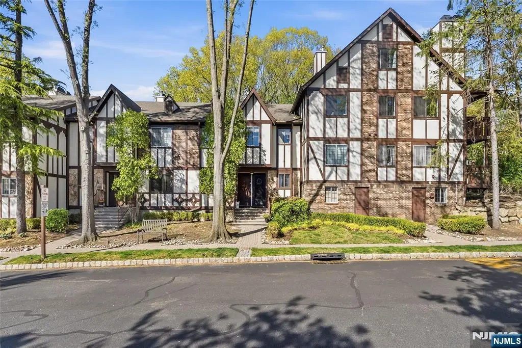 3711 Mark Twain Way, Mahwah, NJ 07430 - #1