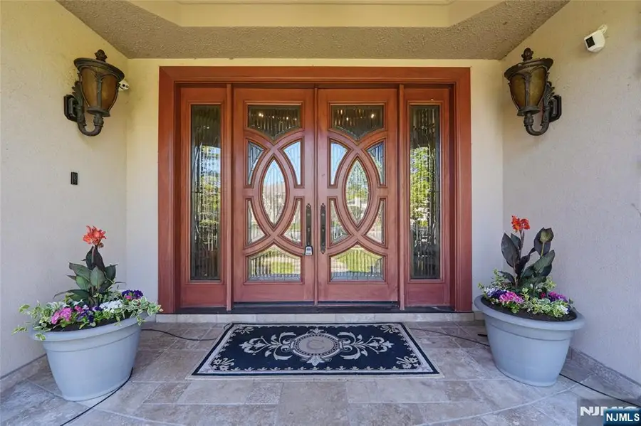 305 Blauvelt Court, Paramus, NJ 07652 - #3