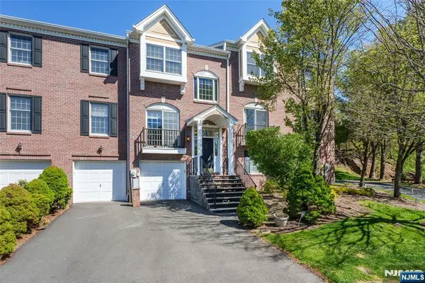 59 Spring Hill Circle, Wayne, NJ 07470