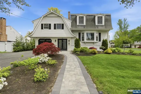 13 Dogwood Court, Paramus, NJ 07652