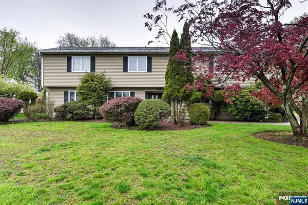 52 Ashburn Road, Wayne, NJ 07470