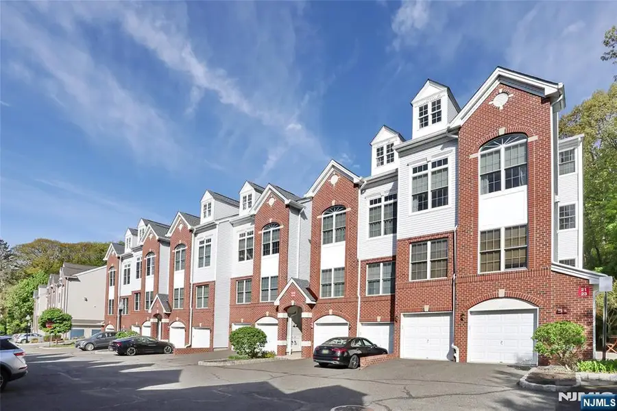17 De Bruyle Court, Hawthorne, NJ 07506 - #3