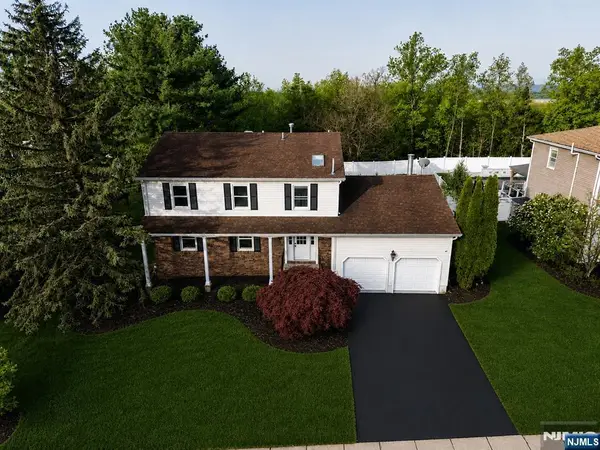 76 Point View Parkway, Wayne, NJ 07470