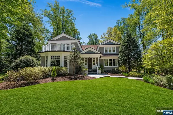 14 Coach Lane, Upper Saddle River, NJ 07458