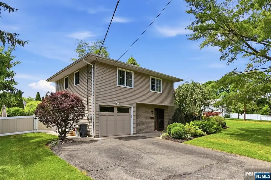 4 Ackerman Street, Waldwick, NJ 07463 - #3