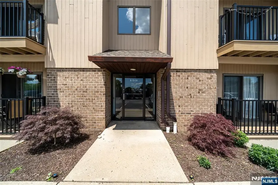 651 Riverside Avenue B17, Lyndhurst, NJ 07071 - #2