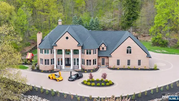 19 Amira Lane, Kinnelon Borough, NJ 07405