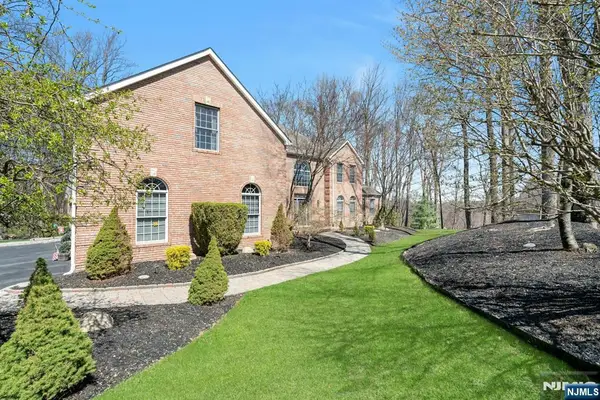 13 Greenfield Hill, Sparta, NJ 07871
