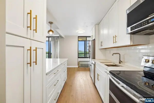 300 Winston Drive 923, Cliffside Park, NJ 07010