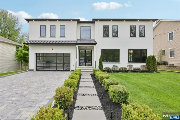 424 Ridgewood Avenue, Paramus, NJ 07652