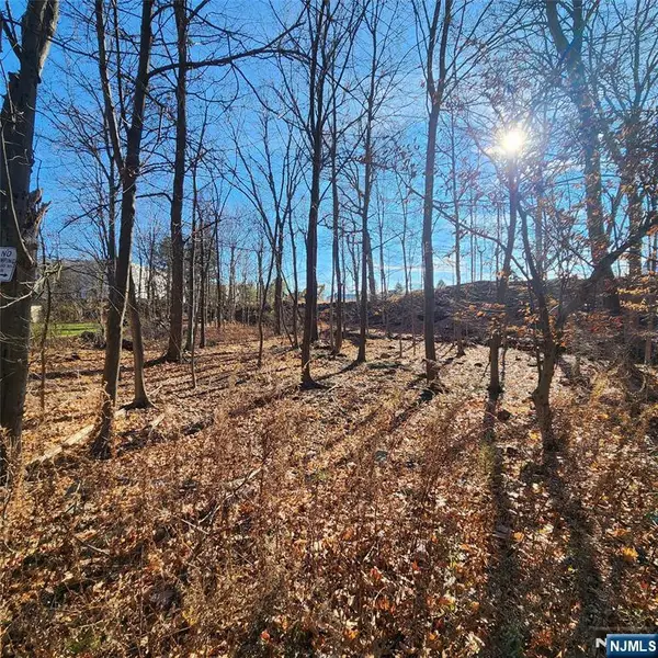 16 Gardiner Street, Mahwah, NJ 07430