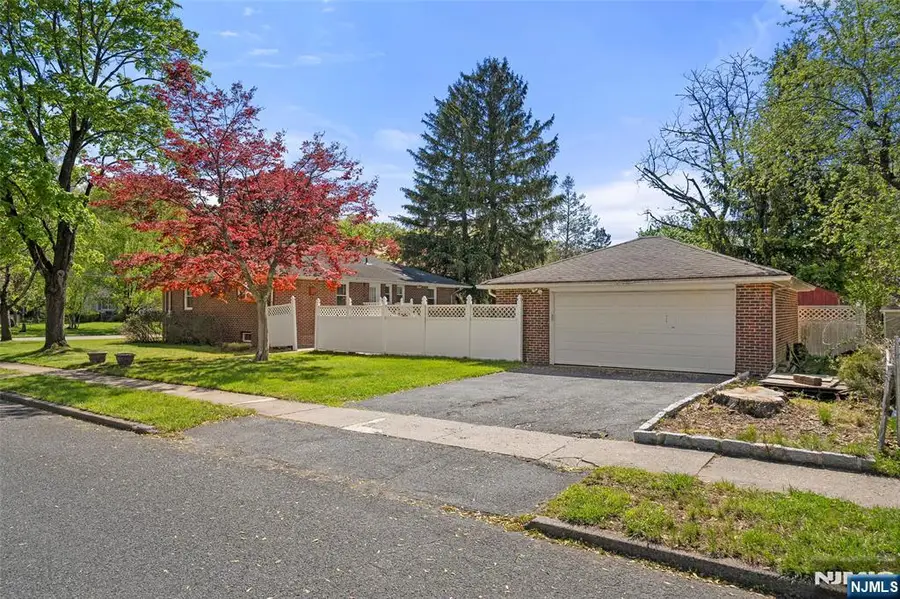 38 Carlson Court, Closter, NJ 07624 - #3