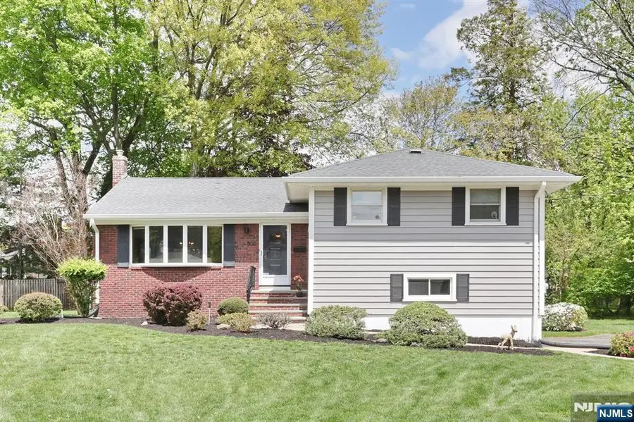 800 Glenside Court, Oradell, NJ 07649 - #3