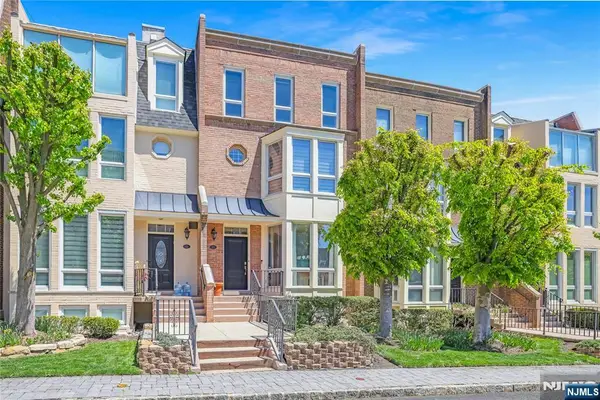 117 Kensington Drive 304, Fort Lee, NJ 07024