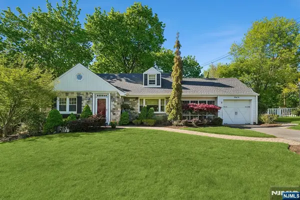 31 Jacobus Avenue, Little Falls, NJ 07424
