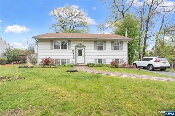 39 Post Brook Road, West Milford, NJ 07480