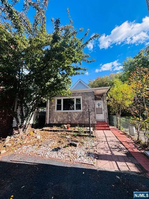 212 4th Street, Passaic, NJ 07055