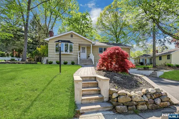 154 Spring Valley Road, Park Ridge, NJ 07656