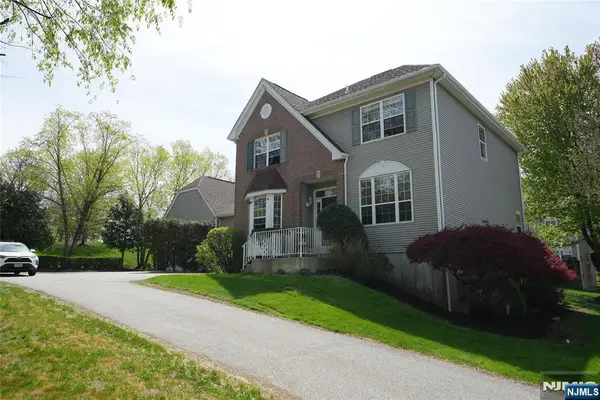 10 Queens Lane, Wayne, NJ 07470