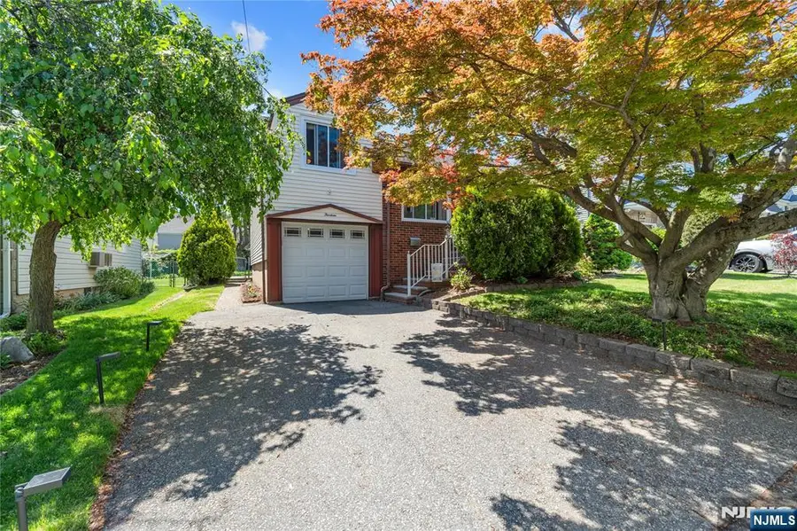 13 Lockwood Drive, Clifton, NJ 07013 - #2