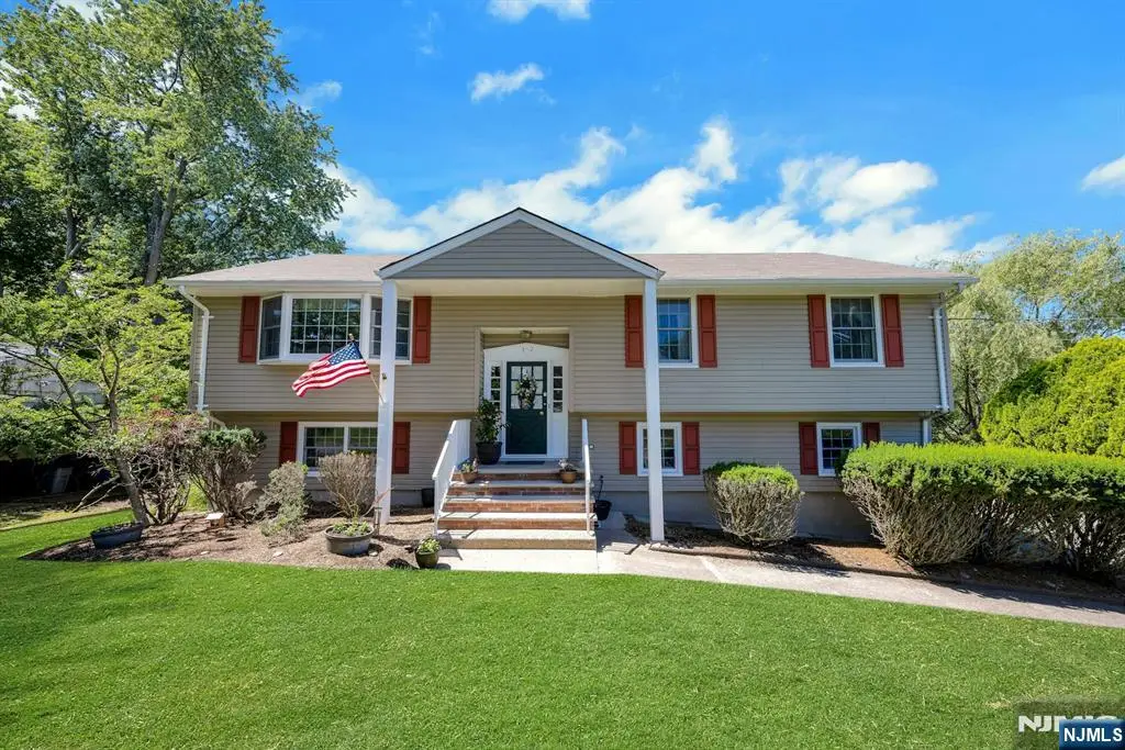 32 Tuscarora Drive, Oakland, NJ 07436 - #1