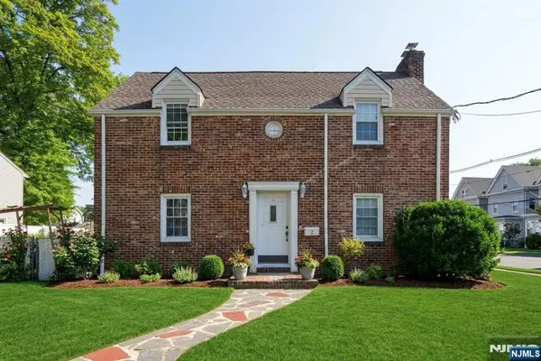 2 Lloyd Place, Belleville, NJ 07109