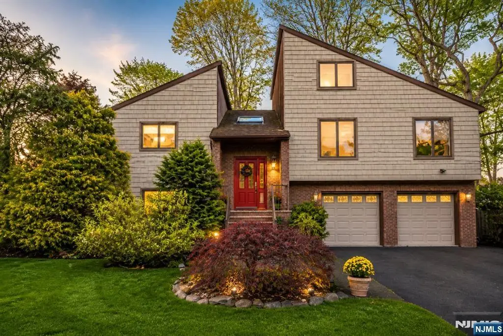 4 Lesa Lane, Hillsdale, NJ 07642 - #1