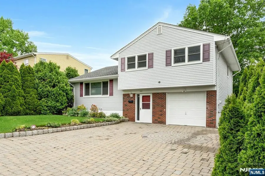 320 W Clinton Avenue, Bergenfield, NJ 07621 - #2