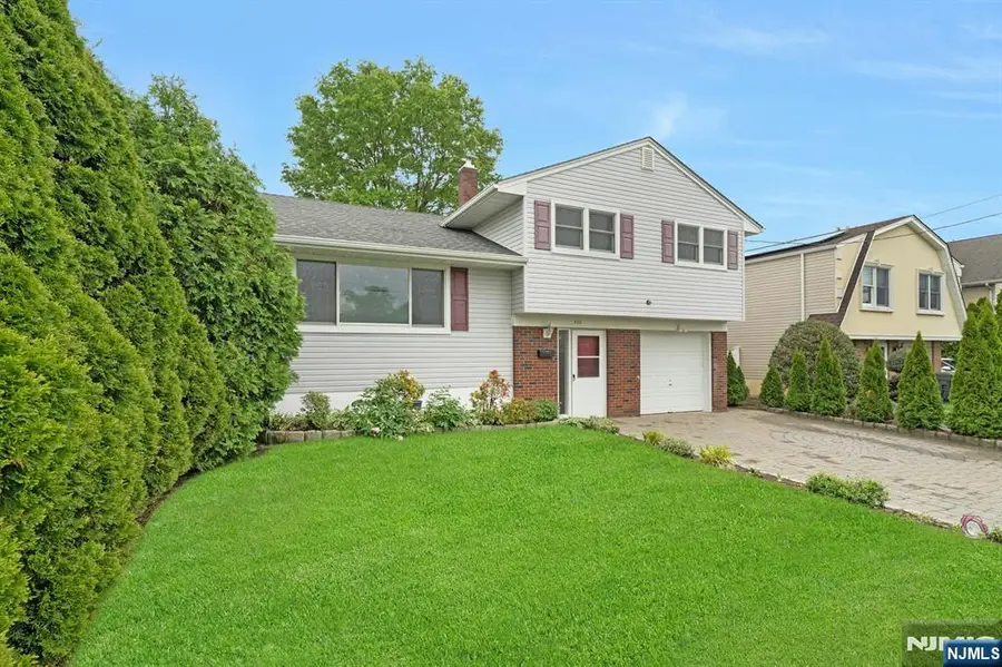 320 W Clinton Avenue, Bergenfield, NJ 07621 - #3
