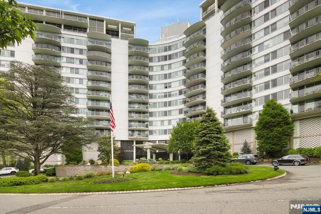 1 Claridge Drive 523, Verona, NJ 07044 - #1