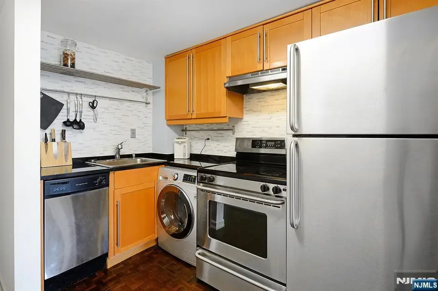 212 9th Street 4B, Jersey City, NJ 07302 - #3