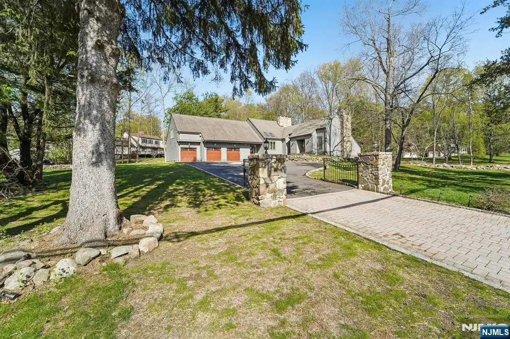 11 Carlough Road, Upper Saddle River, NJ 07458 - #1