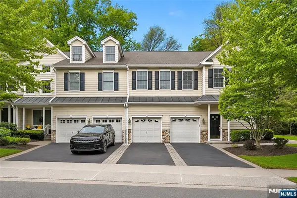 25 Woods Edge, Old Tappan, NJ 07675