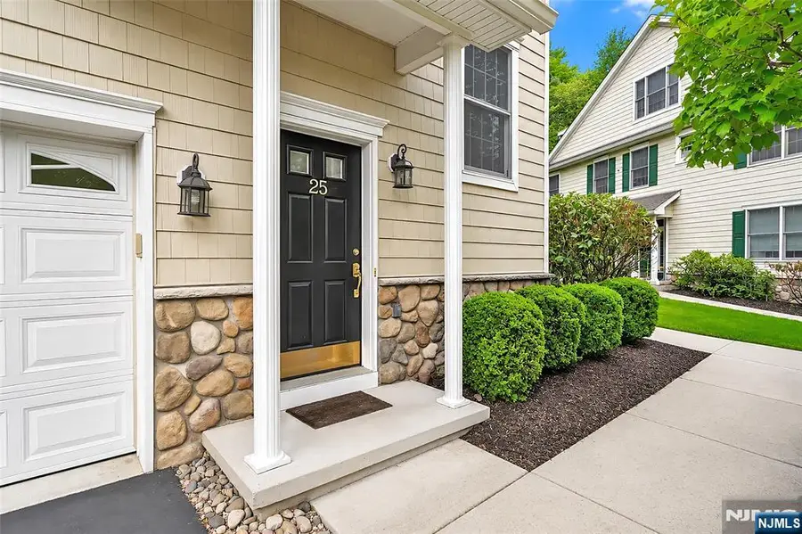 25 Woods Edge, Old Tappan, NJ 07675 - #3