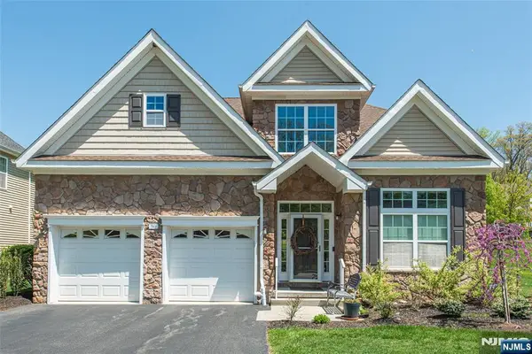 2 Harrison Way, Mount Arlington Boro, NJ 07856