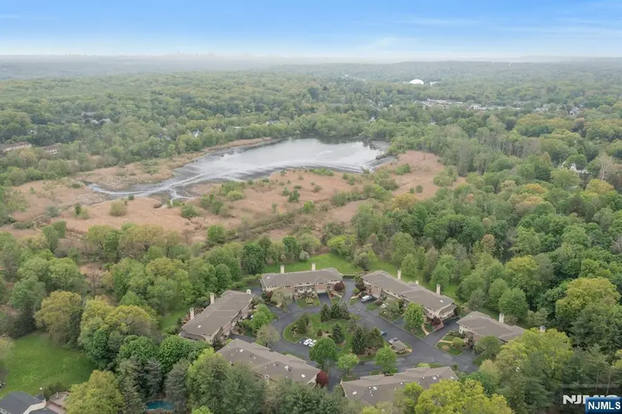 22 Fox Run, Allendale, NJ 07401 - #2