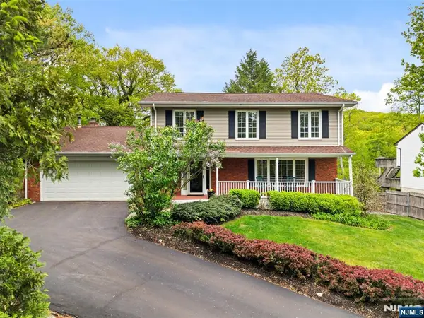 15 Lake Riconda Drive, Ringwood, NJ 07456