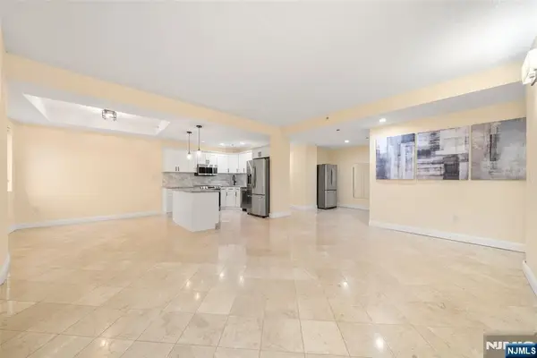 399 11th Street 206, Palisades Park, NJ 07650