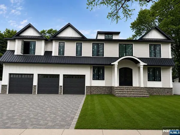 208 Wilsey Court, Paramus, NJ 07652