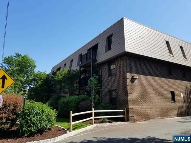 570 North Avenue F, Fort Lee, NJ 07024 - #3