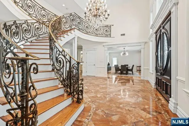 512 Winterburn Grove, Cliffside Park, NJ 07010 - #2