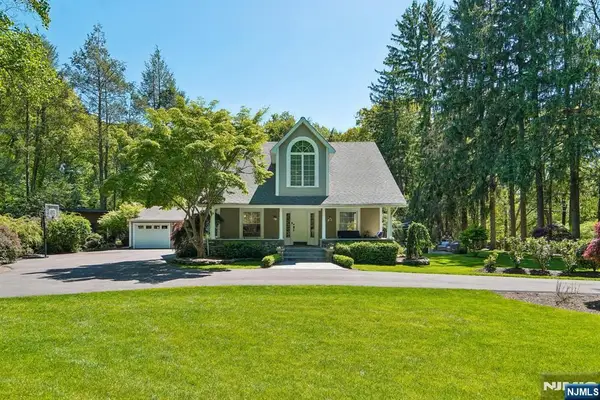 42 Hillside Avenue, Upper Saddle River, NJ 07458