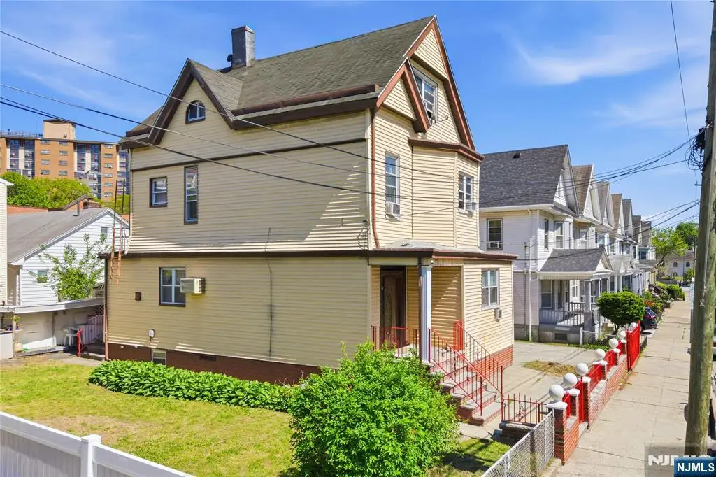 144-146 Pearsall, Jersey City, NJ 07305 - #1