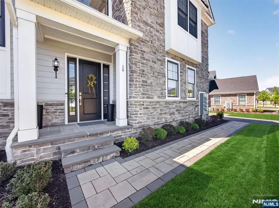 19 Woodmont Circle, River Vale, NJ 07675 - #3