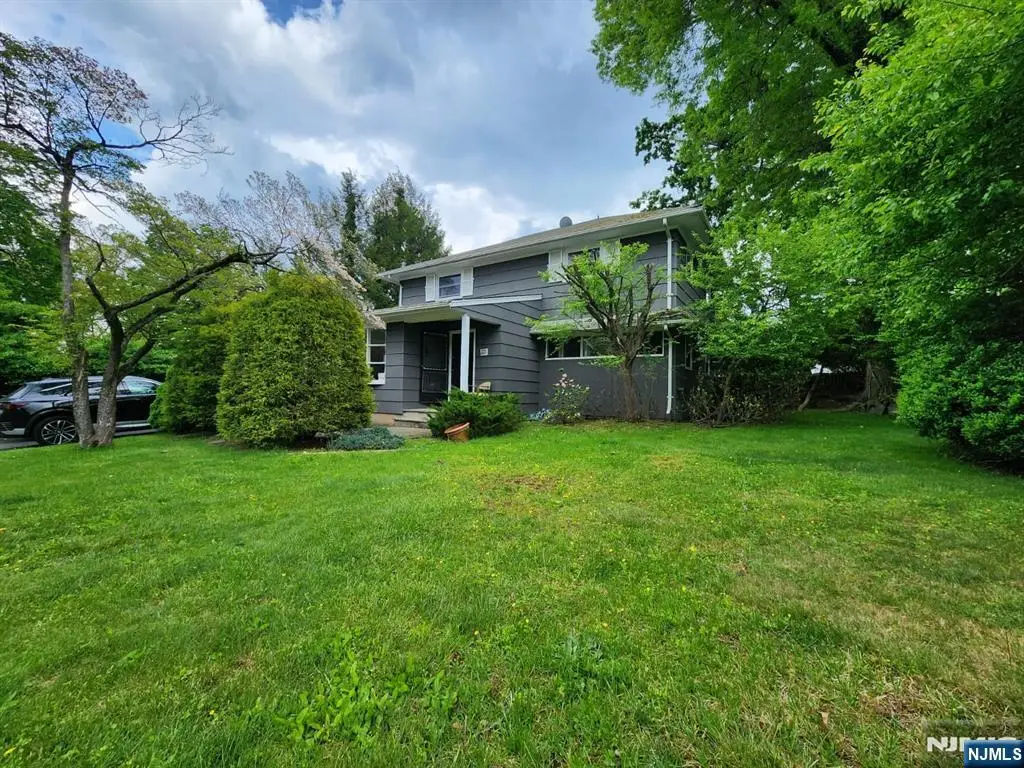 20 Elmwood Terrace, Cresskill, NJ 07626 - #1