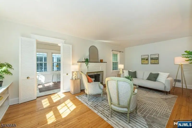 39 Essex Avenue, Montclair, NJ 07042 - #3