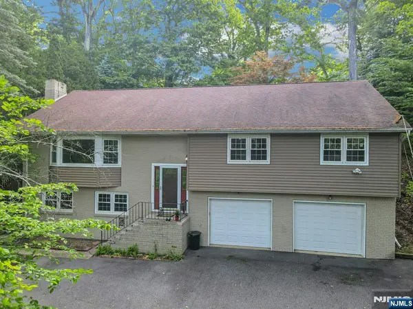 297 E Pines Lake Drive, Wayne, NJ 07470
