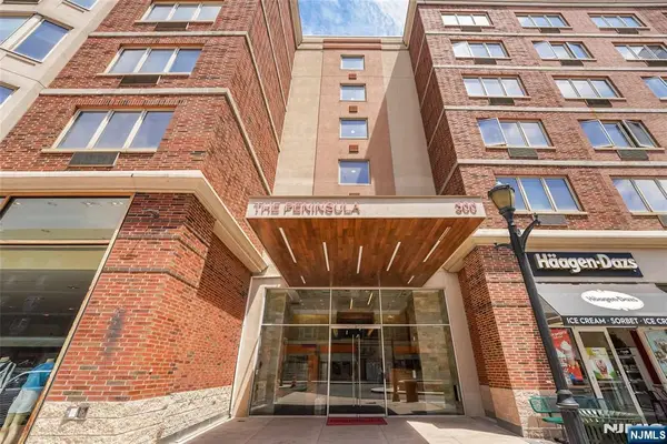 2305 City Place, Edgewater, NJ 07020