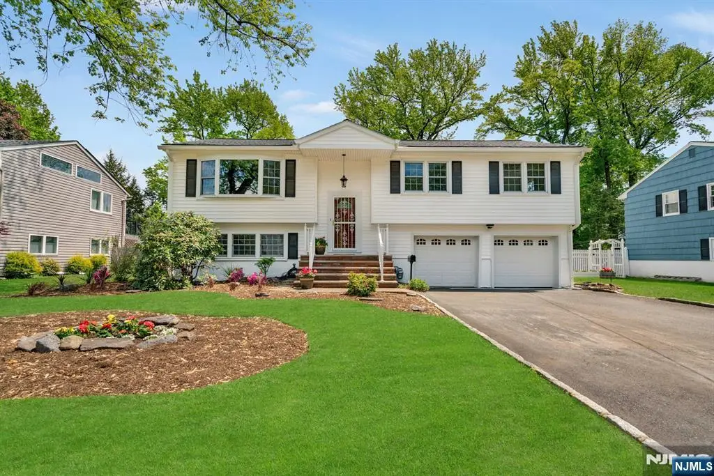 98 Vassar Drive, Paramus, NJ 07652 - #1